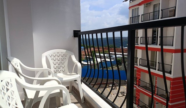 Cozy 2-bedroom apartment with AC -5 km from Dabolim Airport
