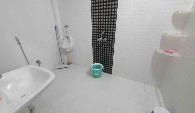 Cozy 2-bedroom apartment in enchanting Bhopal with WiFi, AC