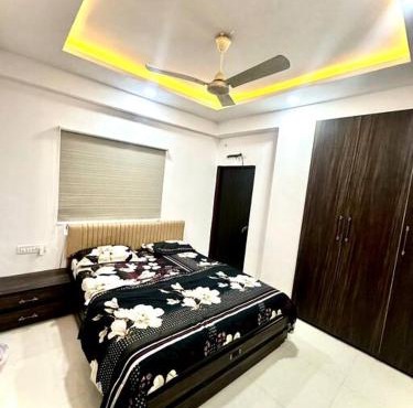 Cozy 2BHK with Balcony & Kitchen