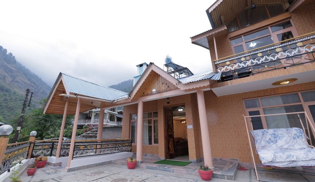 Cozy 5-Bedroom Himalayan Villa in Manali - Perfect for Family & Group Getaways