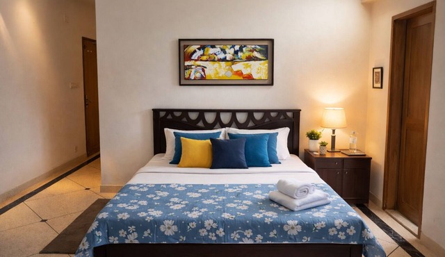 Cozy AC bedroom Attached Washroom in Bashundhara in Dhaka
