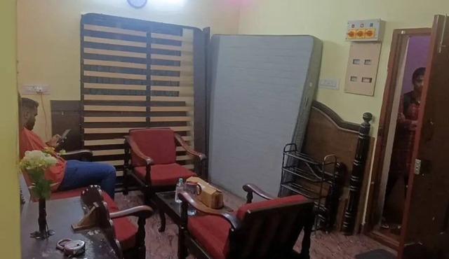 Cozy AC room W work desk & Balcony