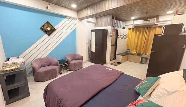 Cozy apartment in beautiful Chuim village, Bandra west