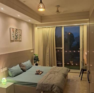 Cozy Balcony Studio near Medanta & Cyberhub