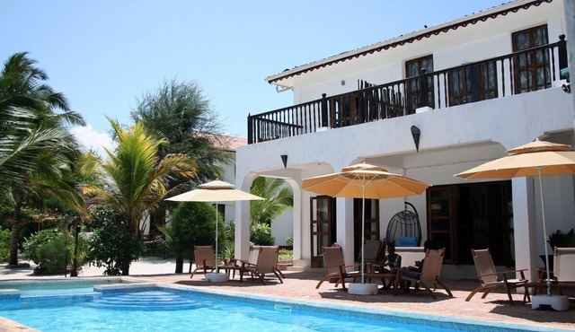 Cozy Beach Front villa with pool in Uroa in Uroa