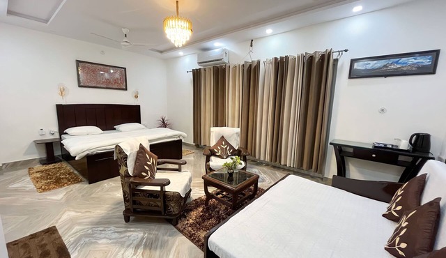 Cozy Bed and Breakfast- 9 min walk from Taj Mahal
