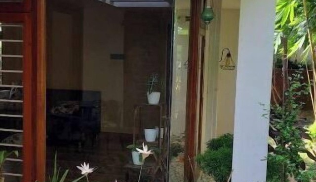 Cozy Glass Villa home. Five minutes walk to the happening Varkala cliff
