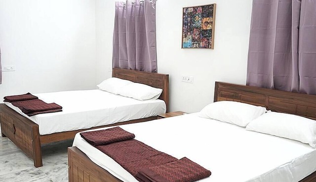 Cozy Homes - Luxury (2 BHK, 3 Queen beds)