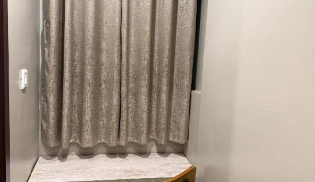 Cozy hotel suite with WiFi and AC in charming Bengaluru