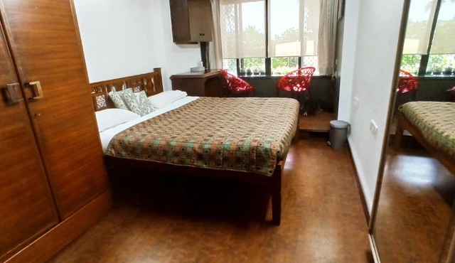 Cozy Private AC Studio by the Sea Bandstand Bandra W Mumbai nr Taj Lands End