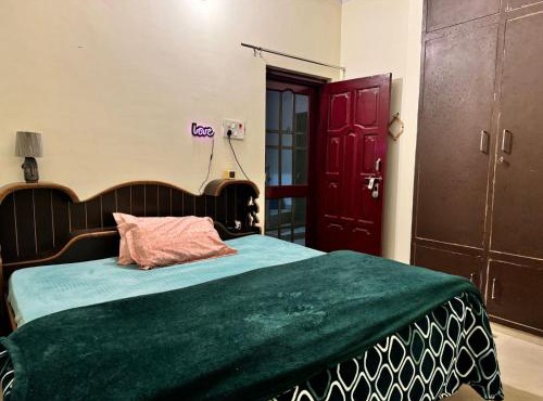 Cozy Room in 3BHK duplex