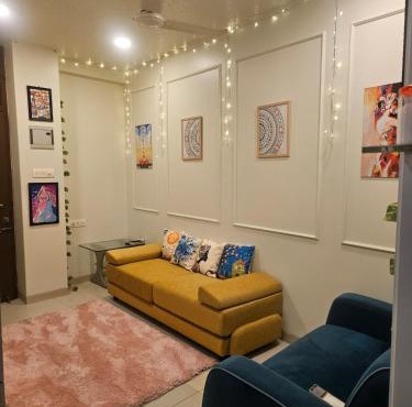 Cozy Rose Peaceful Village Retreat in Bandra