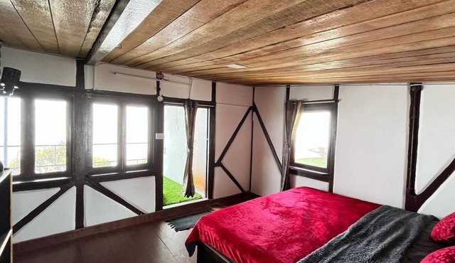 Cozy Stay Above the Clouds | Misty Mountain Views & Delicious Home Food
