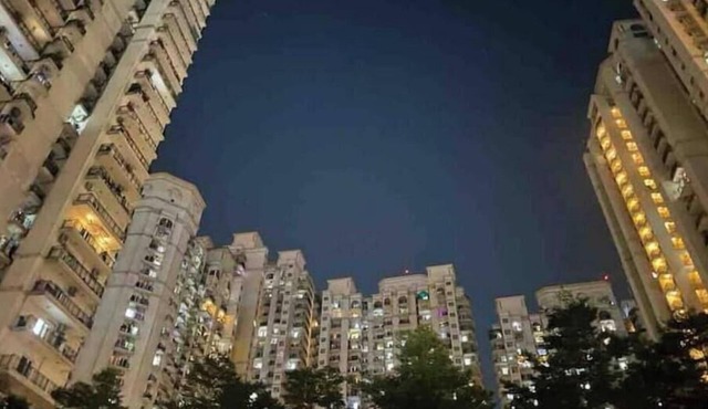 Cozy Studio Apt in Dlf Capital Greens West Delhi