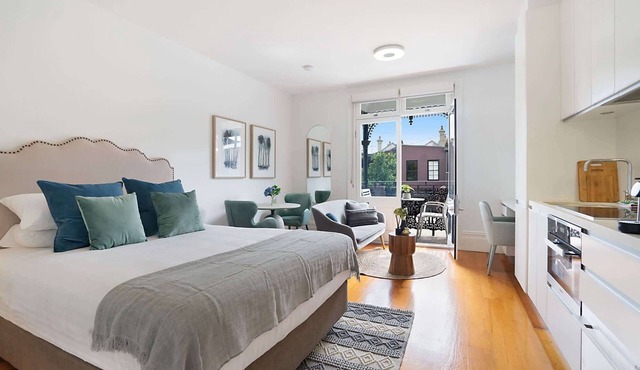 Cozy Studio with Balcony in Unbeatable Location