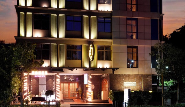 Cross Roads Inn