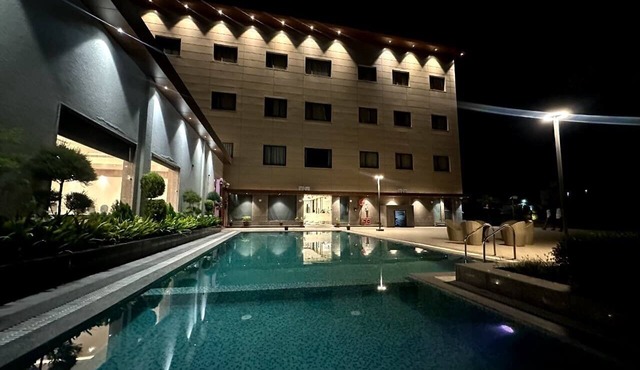 CROWN PARK LUXURY HOTEL