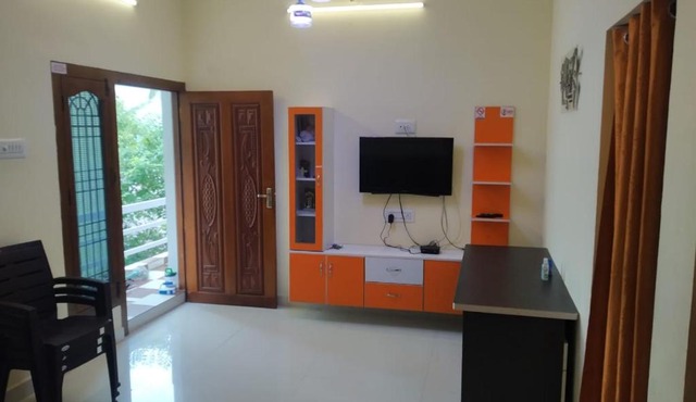 CRUZ Service Apartment 9843755294