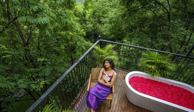 Crystal Kuruva Nature Resort & Spa