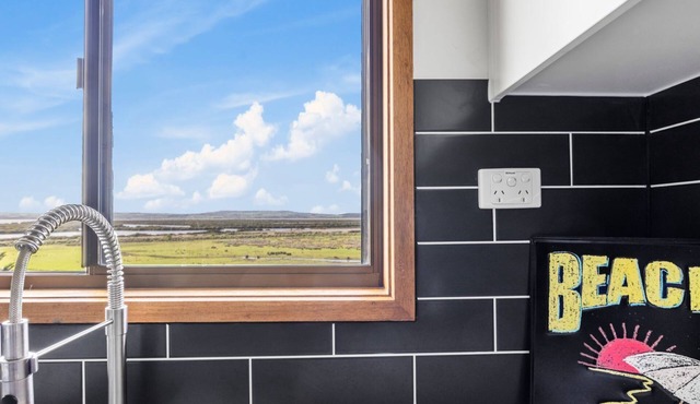 Cute Cottage with a View in Venus Bay