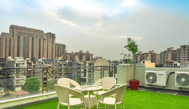 Cyber retreat 1Bhk with Gym and balcony