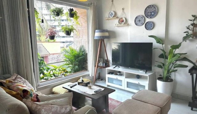 Dandelion - Bohemian 2 bedroom garden apartment with living room