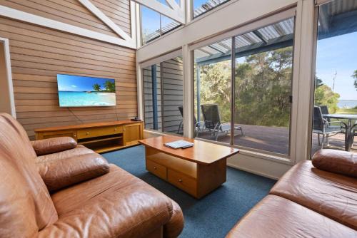 Dargo - Waterfront Retreat in Eagle Point