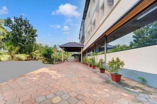 [Day Stay - 8 AM to 8 PM] Collection O Thrissur Near Thrissur Medical College