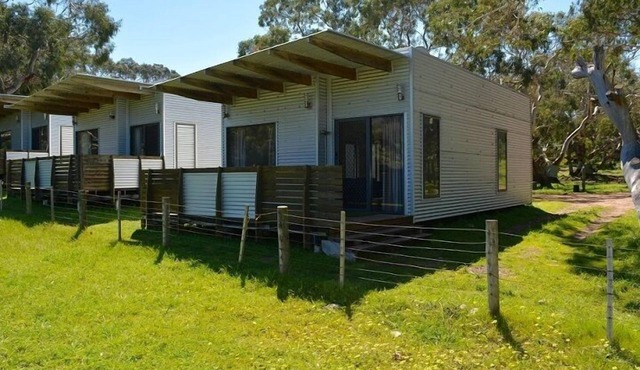DE 3 - Deluxe Open Plan Cabin in Cape Otway