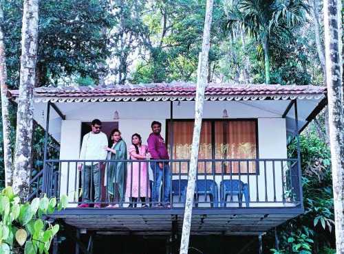 DEEP ViLLA