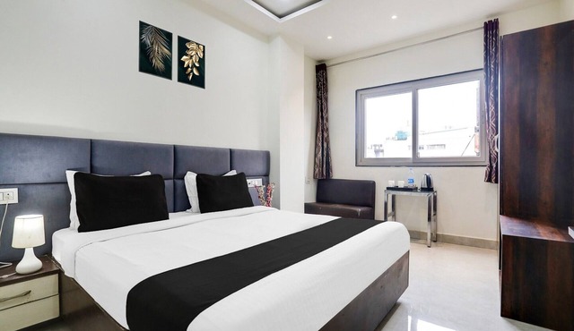 Deluxe Hotel Gaurav Palace