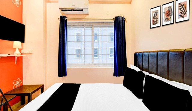 Deluxe Hotel Nakshatra