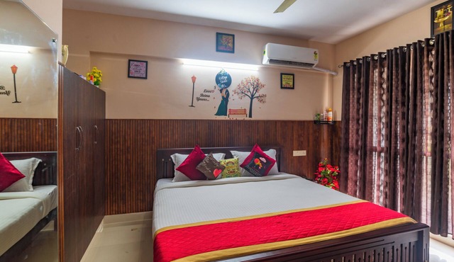 Deluxe one bedroom apartment with balcony - opposite to cochin airport