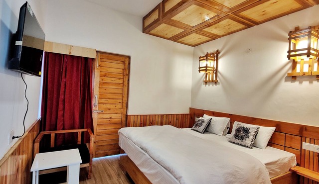 Deluxe Room | w/King Size bed View, Balcony, Bonfire, Food, Mountain Vie