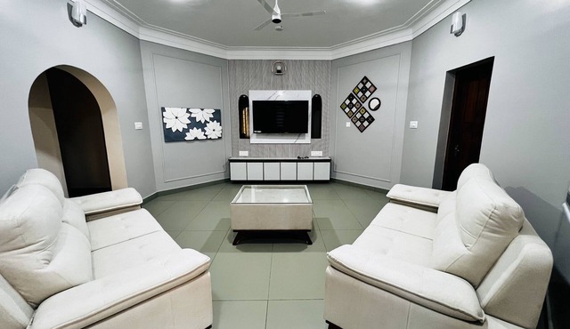 Dhwani - Cozy 2-bedroom apartment with AC, WiFi in charming Bengaluru