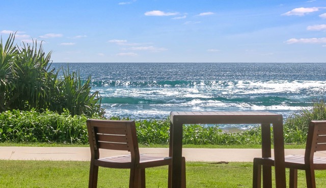Diamond Place 1 - Absolute Beachfront in Tugun