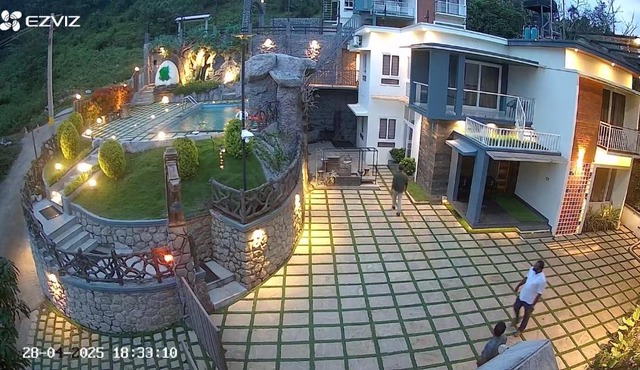 Diga Vista Lake View 4BHK Swimming Pool Cottage Munnar