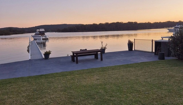 Direct water front 3 meters from Lake. Your own private balcony overlooking Lake