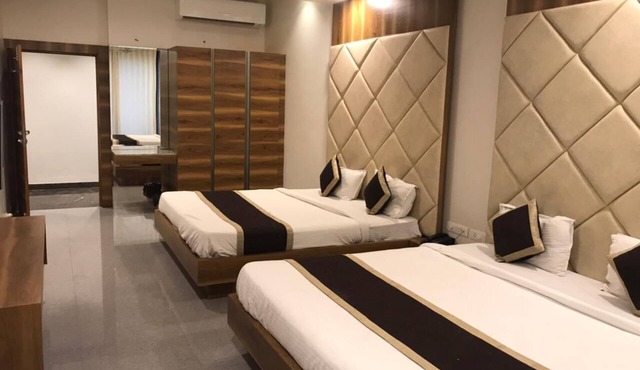 Divya Hotel & Restaurant