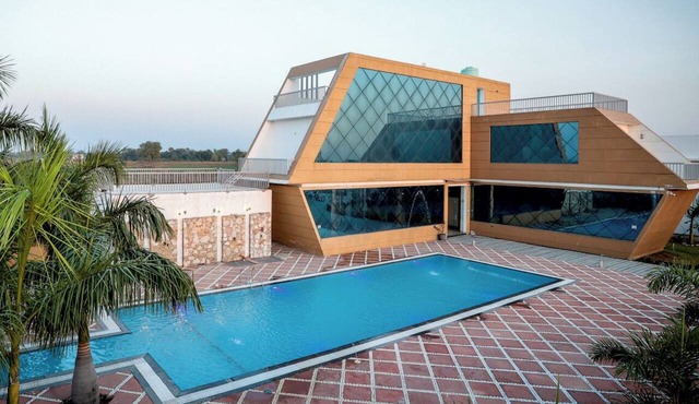 Divyaras Resort