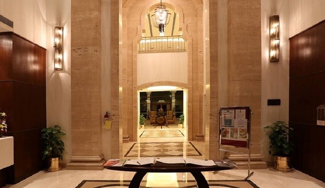 DLF Club 5