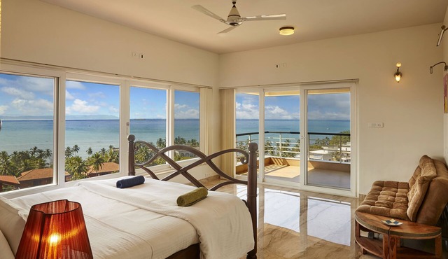 DOLPHIN HEIGHTS, Ocean View Villa With a Private Infinity Pool