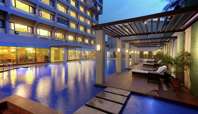 Dolphin Hotel