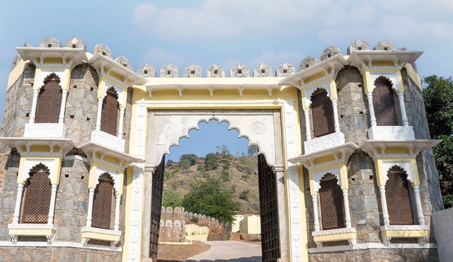 Doongar fort 7 km from ambaji