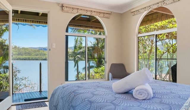 Dorathee Cottage - Pet Friendly - Absolute Waterfront