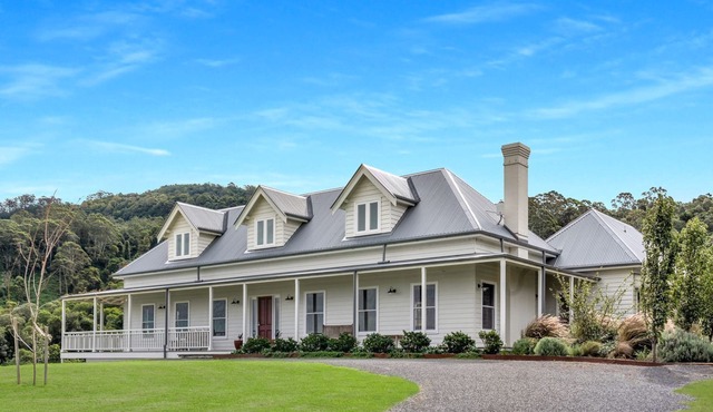 Dormy Park - A Magnificent Country Home in Meroo Meadow
