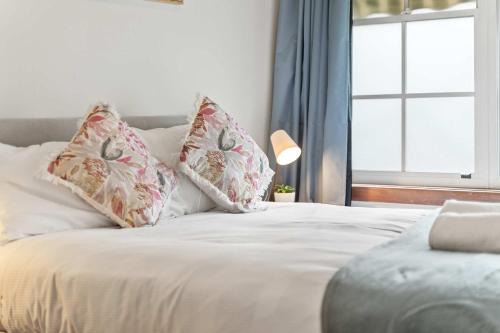 Double Room in Peakhurst - Centrally Located - Shared Bathroom
