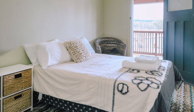 Double Room With Shared Bathroom in Capertee