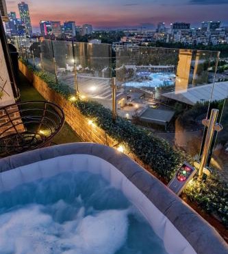 Downtown Floreasca Penthouse w Jacuzzi&Terrace in Bucharest