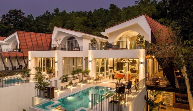 Dream - 4 BHK Villa w/Infinity Pool & Bathtub
